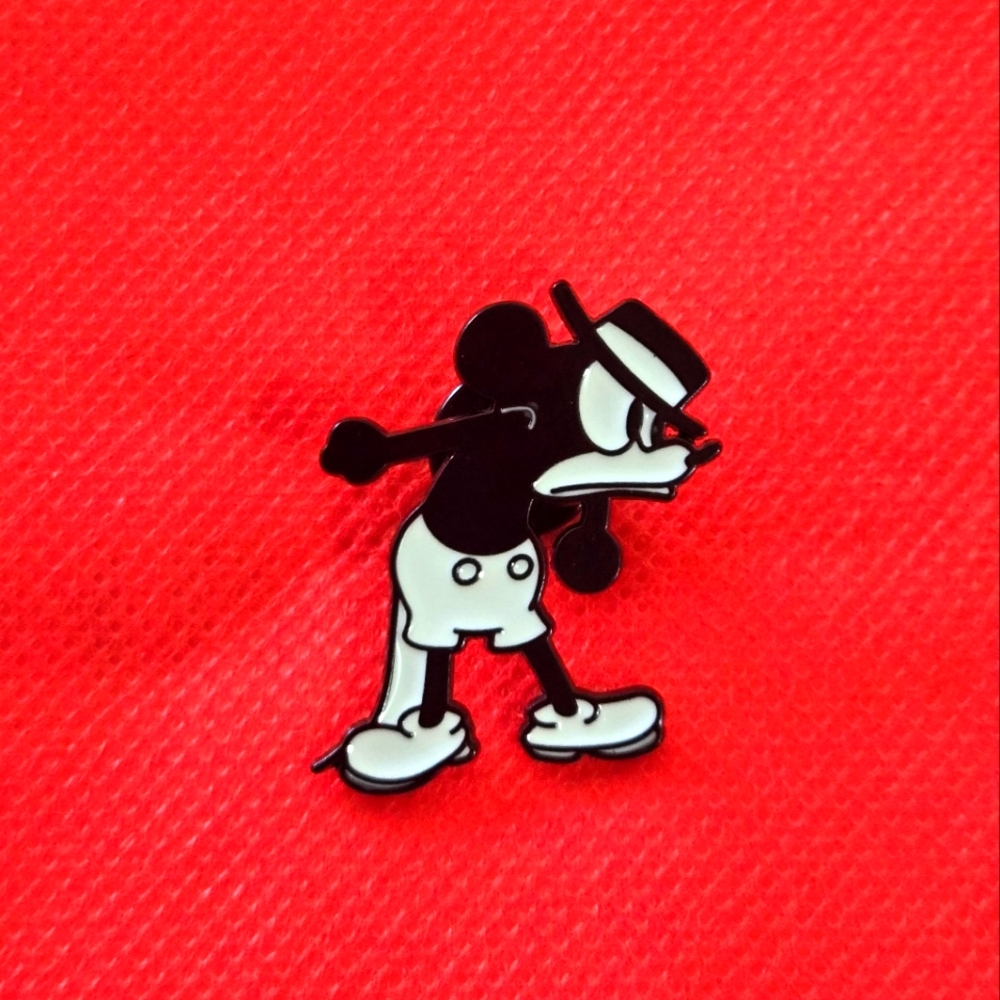 🍒🍒 Classic Black and White Cartoon Mouse Pin